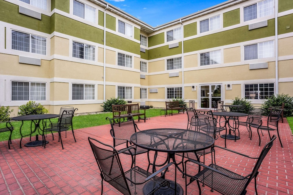 MainStay Suites Cedar Rapids North Marion - photo 41