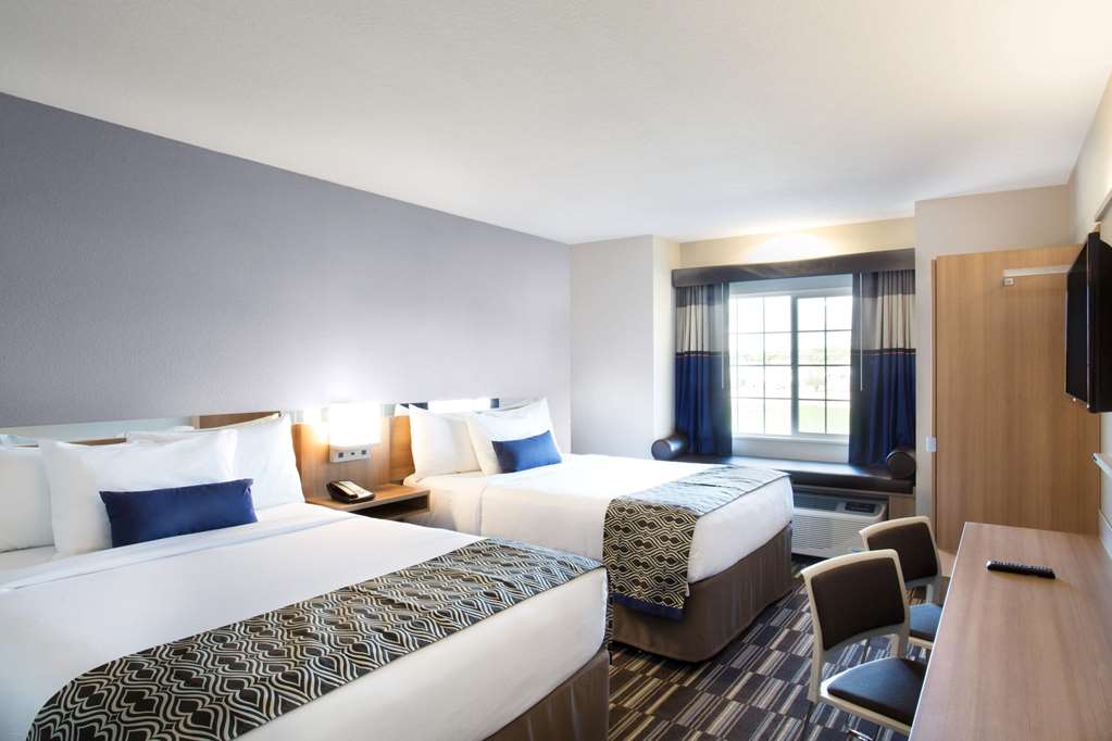 Microtel by Wyndham Vernal Naples - photo 10