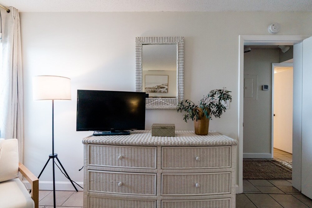 0912 White Linen Room by Atlantic Towers - photo 9