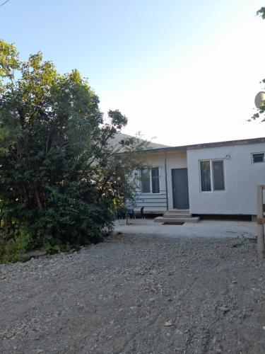 Lela Guest House