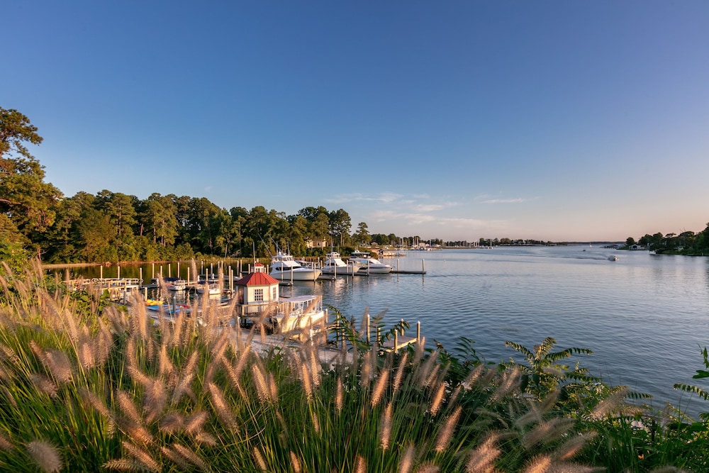 The Tides Inn — hotel in Irvington