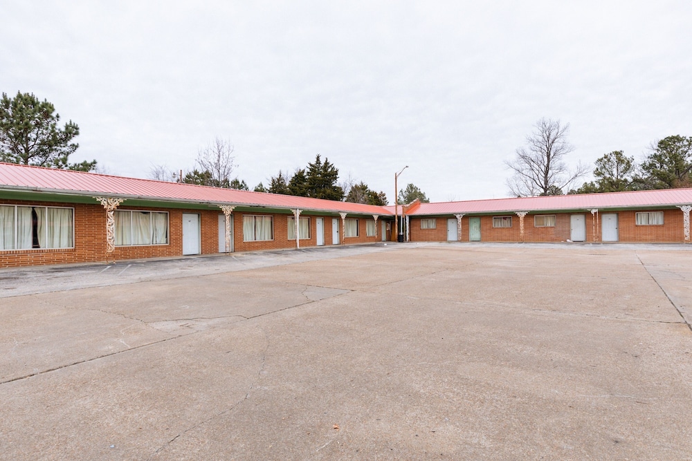 OYO Hotel Holly Springs MS - photo 26