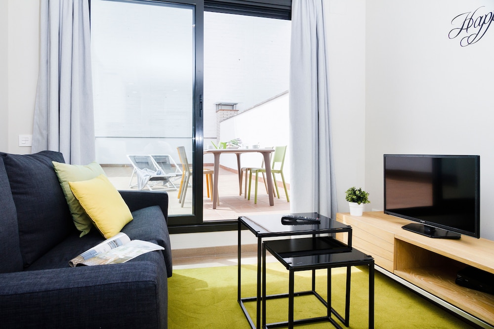 Feelathome Plaza Apartments — 4-Star Luxury Hotel in Barcelona, Spain