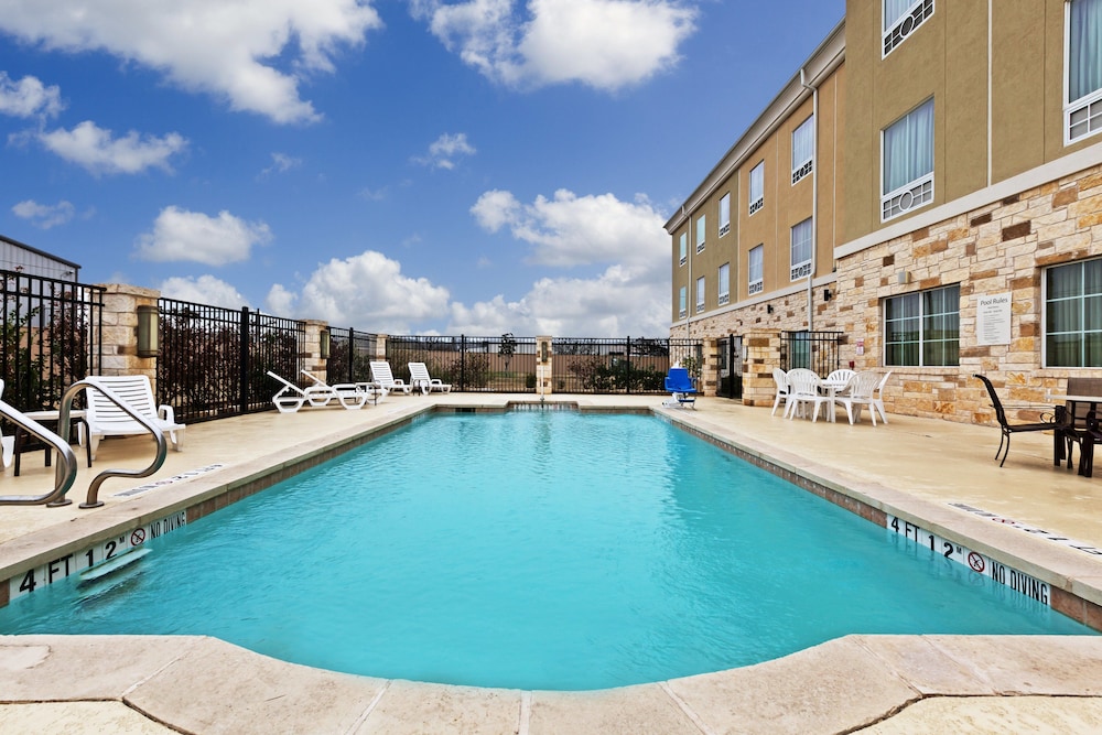 Holiday Inn Express Hotel & Suites Brady by IHG - photo 15