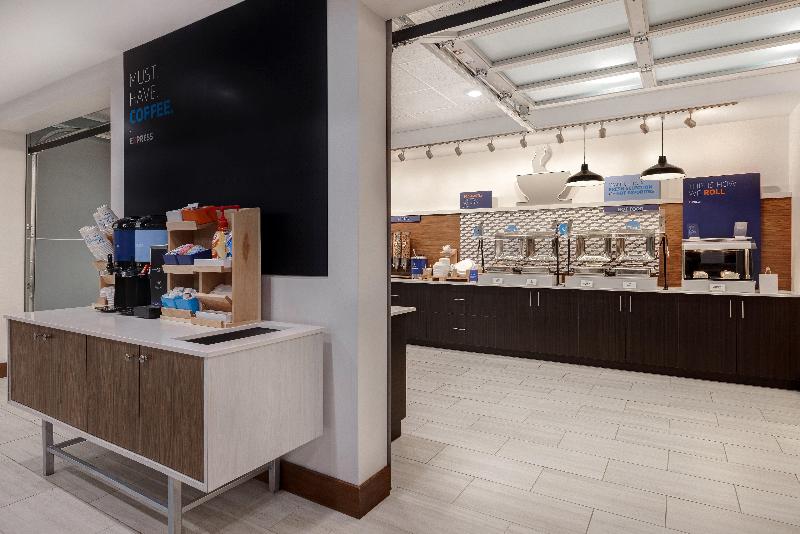 Holiday Inn Express & Suites Ann Arbor University South by IHG - photo 14