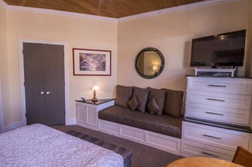 Independence Square Unit 305