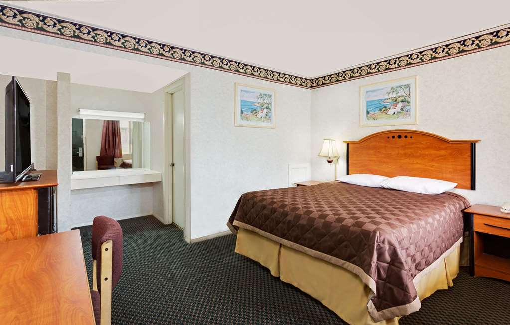 Knights Inn Madison Heights VA - photo 15