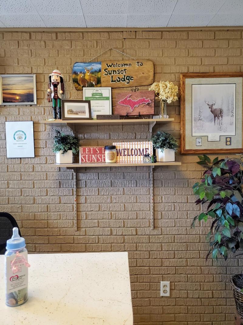 Sunset Lodge Escanaba - photo 13
