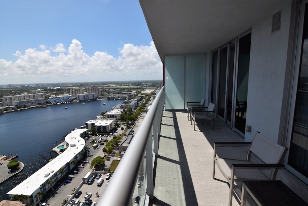 Stuning Ocean View 3 Bed 3 Bath Across The Beach @ Beachwalk - photo 21