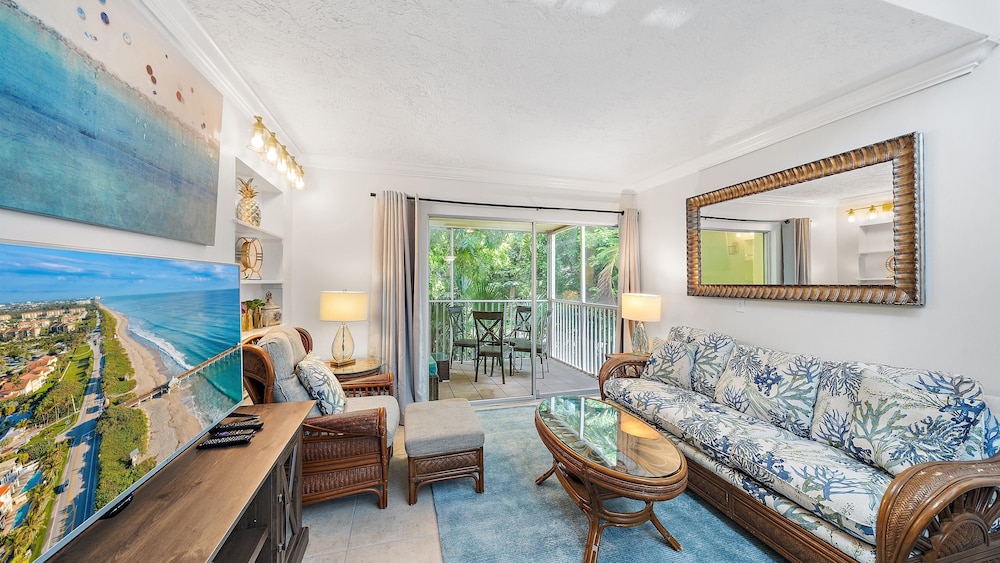 Just Beachy — 4-Star Luxury Hotel in Longboat Key, United States