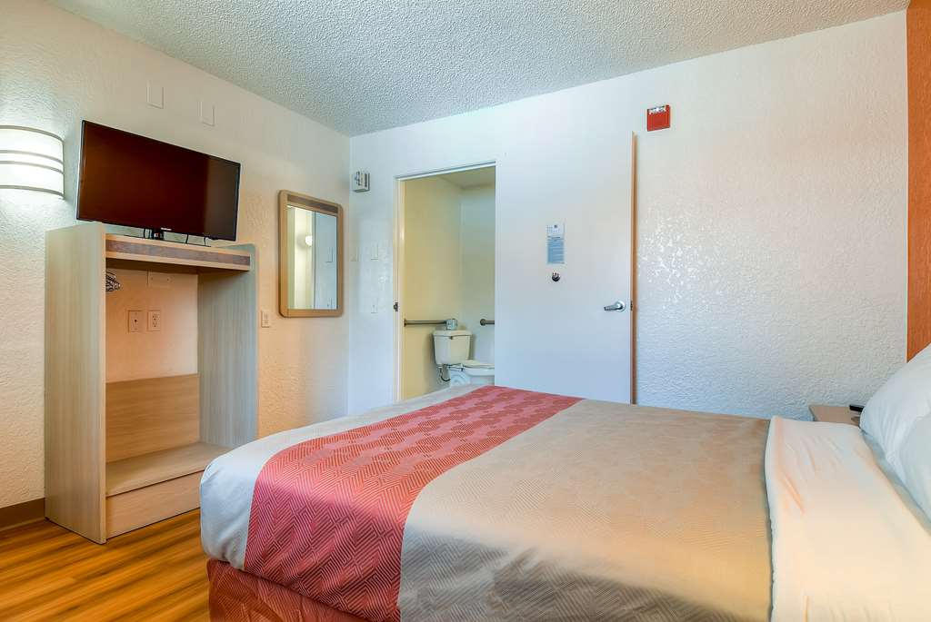 Motel 6 Rowland Heights CA Los Angeles Pomona - photo 9