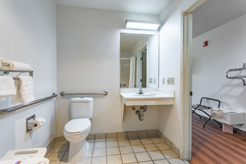 Motel 6 Santa Fe Central - photo 14