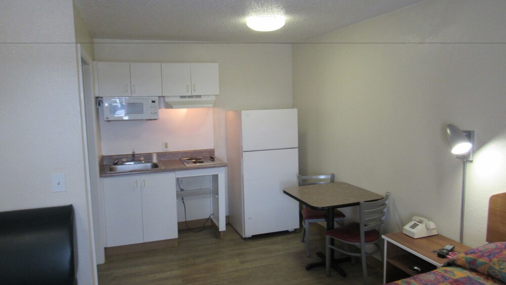 InTown Suites Extended Stay Nashville TN Hendersonville - photo 11