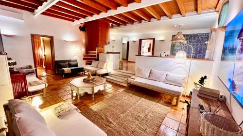 Lovely Beach House with Stunning View — 4-Star Luxury Hotel in Sesimbra, Portugal