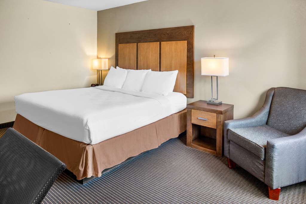 White Pine Inn & Suites - photo 15