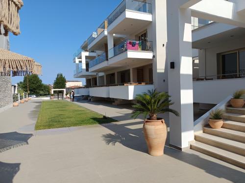 Blueleaf in Stavros, Greece