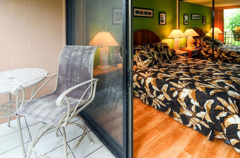 Oceanview Kailua Kona Condo with Private Balcony — 4-Star Luxury Hotel in Kailua-Kona, United States