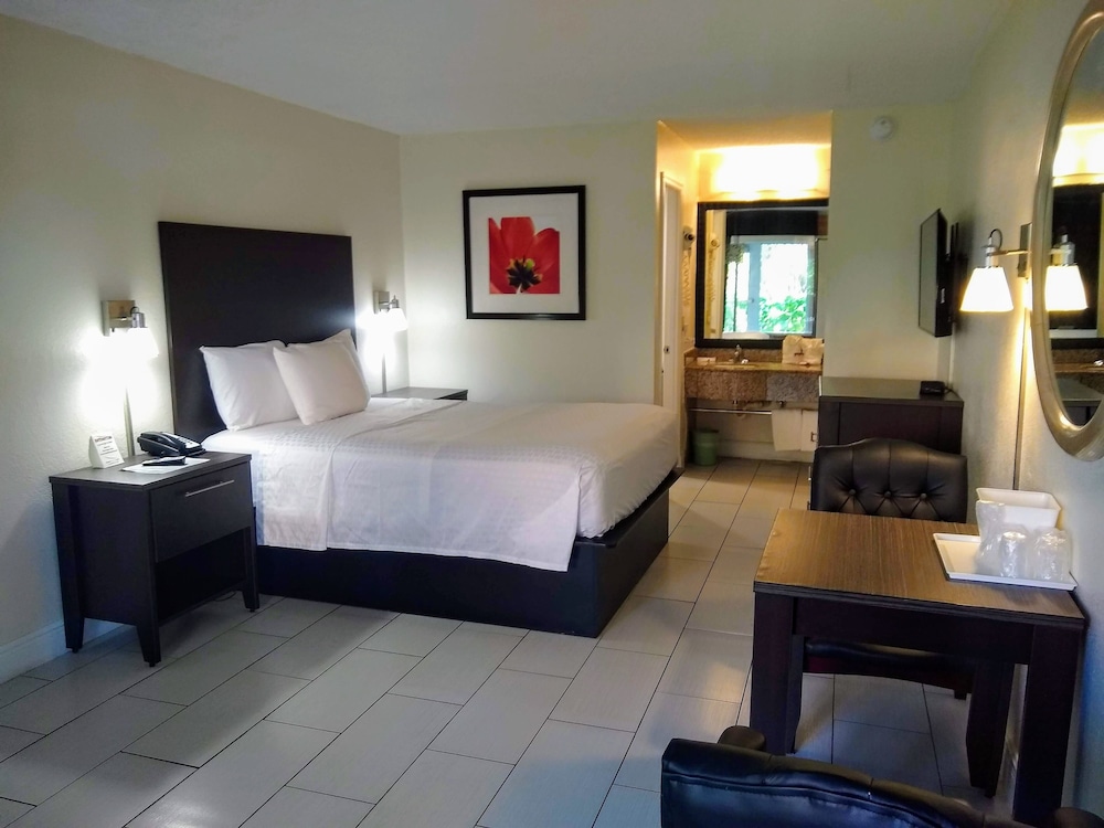 Red Carpet Inn Airport and Cruise Port Hotel Fort Lauderdale - photo 13