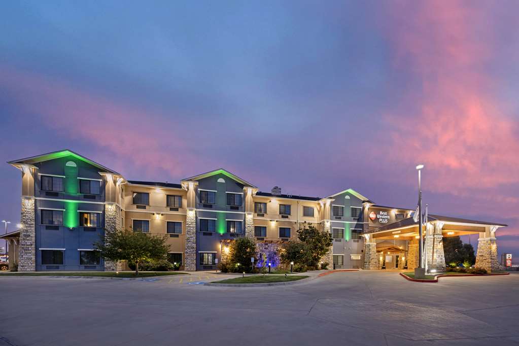 Best Western Plus Emerald Inn & Suites in Garden City, United States