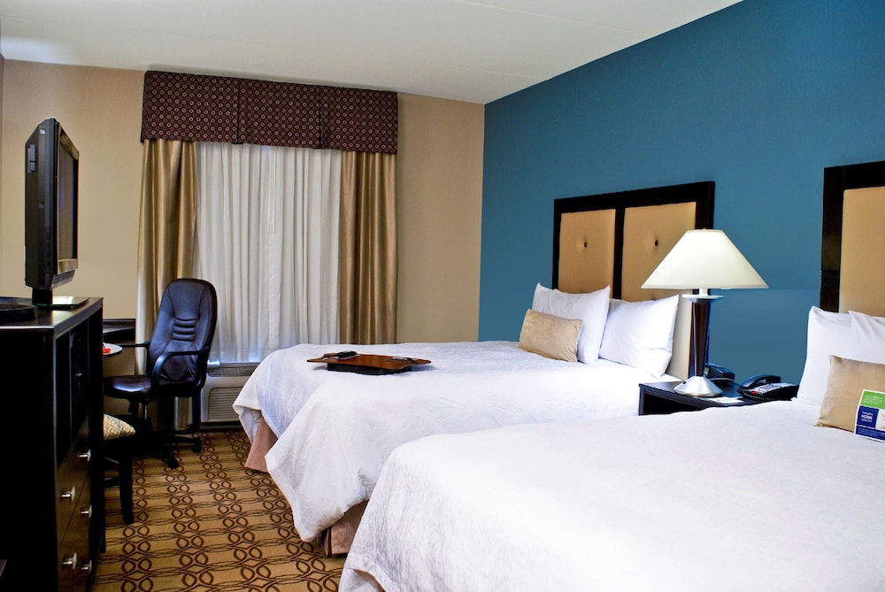 Hampton Inn & Suites Charlotte Airport - photo 9