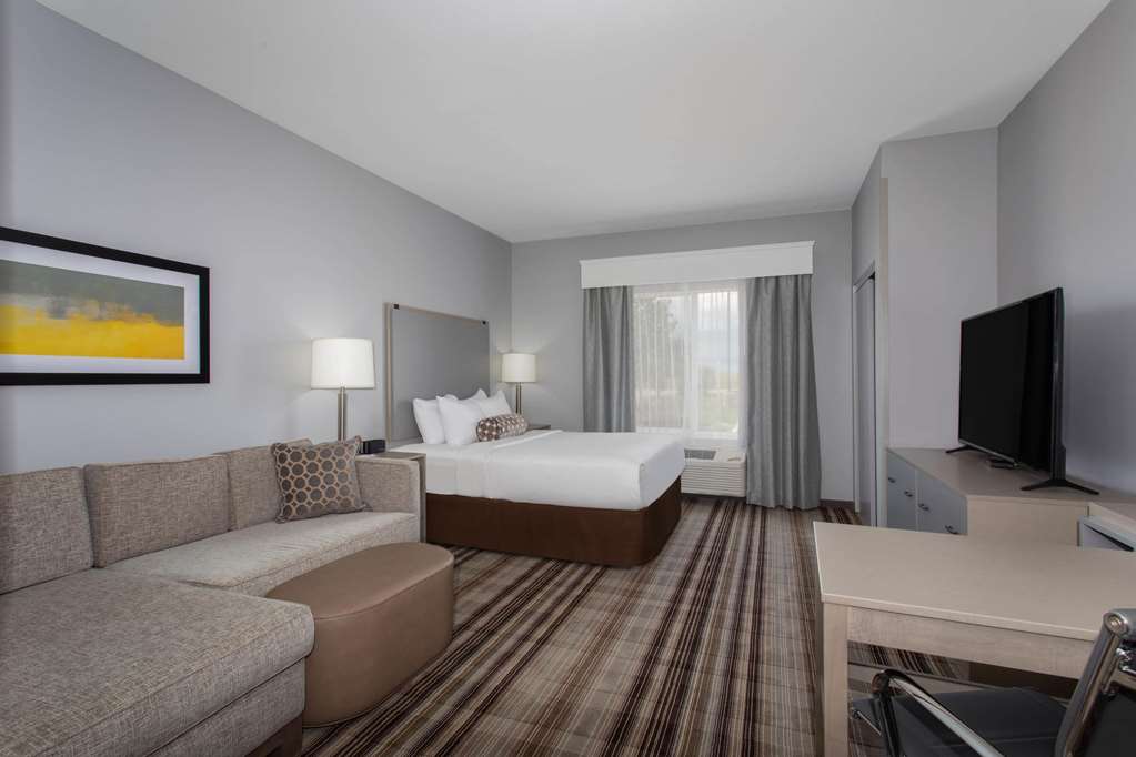 Hawthorn Suites By Wyndham Loveland - photo 9