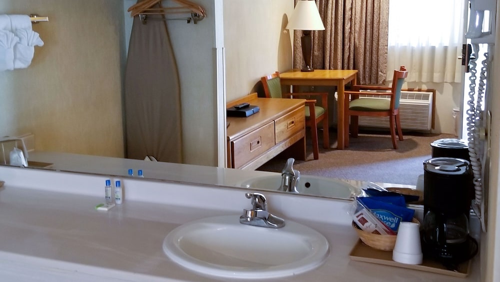 Magnuson Hotel Ely - photo 18