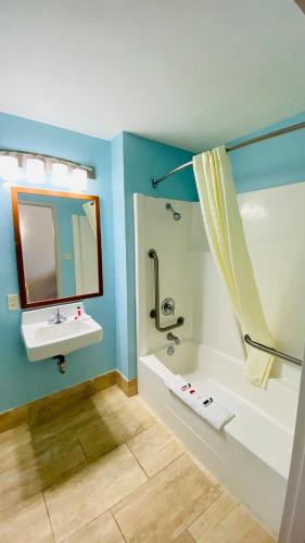 Days Inn by Wyndham Maysville Kentucky - photo 16
