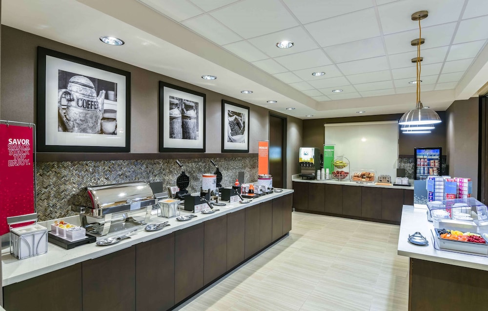 Hampton Inn & Suites Tallahassee Capitol University - photo 37