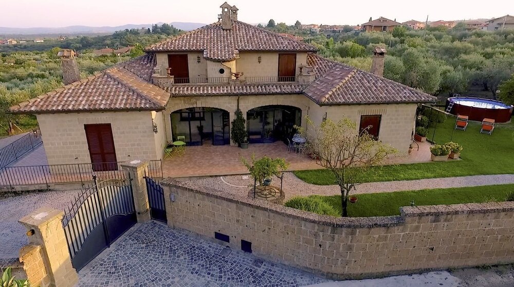 B&B Le Bacette — 4-Star Luxury Hotel in Caprarola, Italy