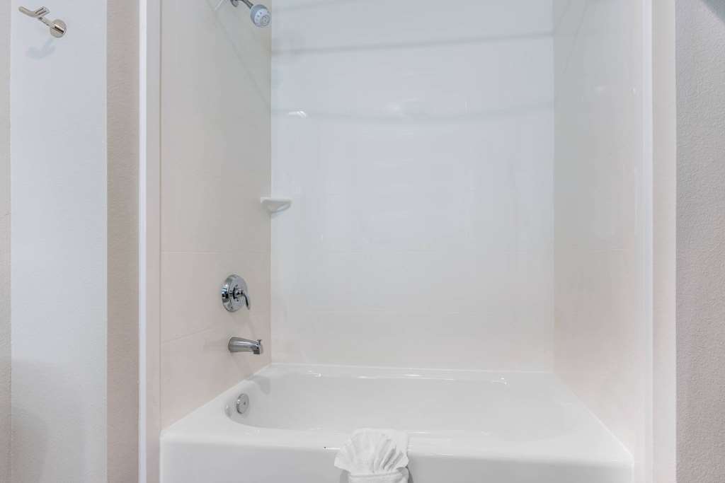 La Quinta Inn and Suites by Wyndham Houston Spring South - photo 22