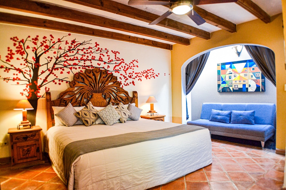 Hotel Ana Catalina and Suites