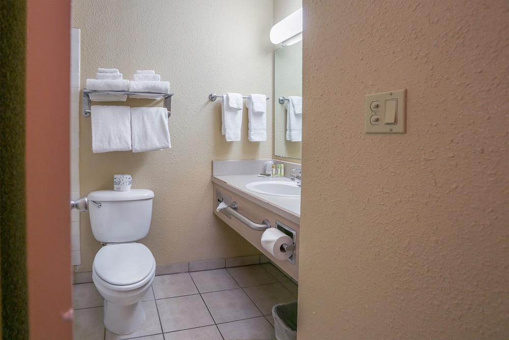 Ebb Tide Oceanfront Inn - photo 56