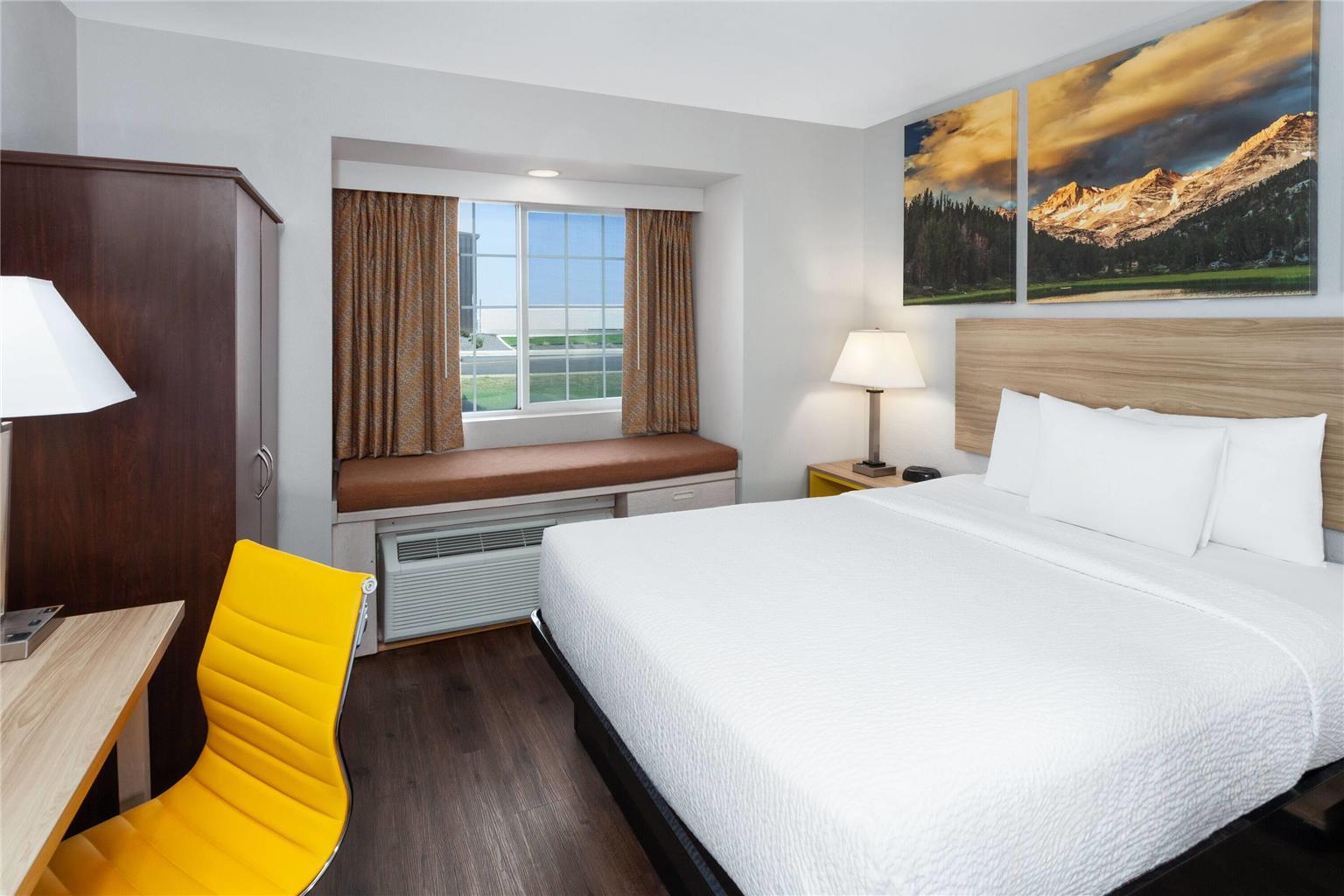 Days Inn & Suites by Wyndham Spokane Airport Airway Heights - photo 9