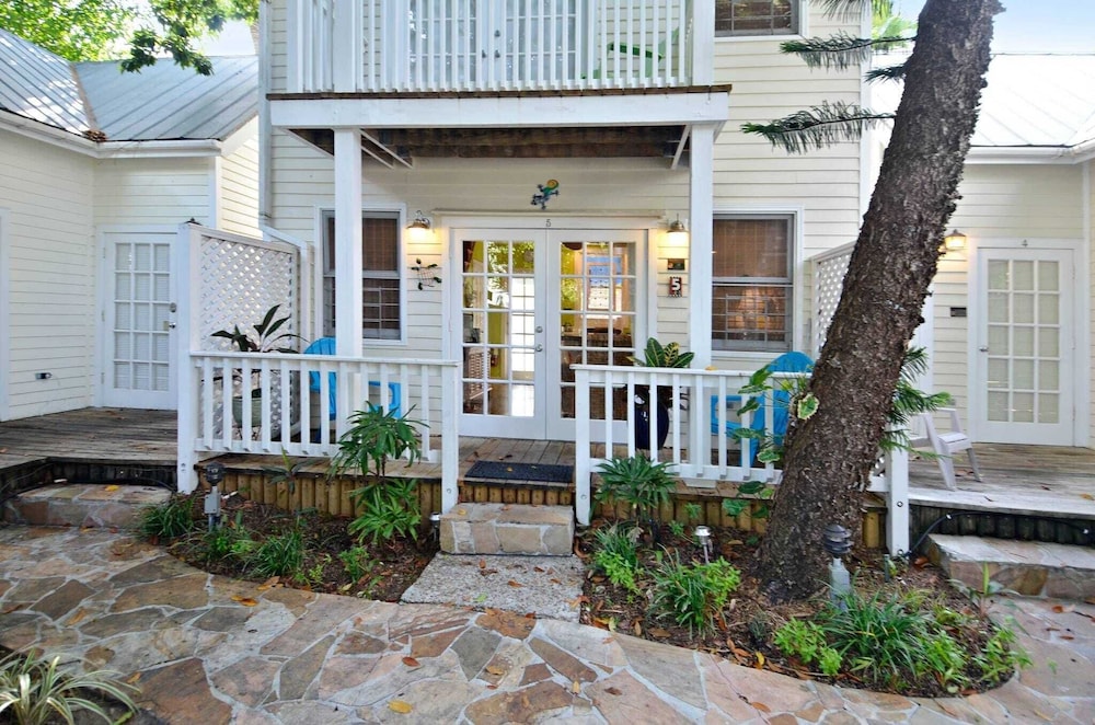 Tranquility by Avantstay Close to Duval St w BBQ & Shared Pool - photo 29