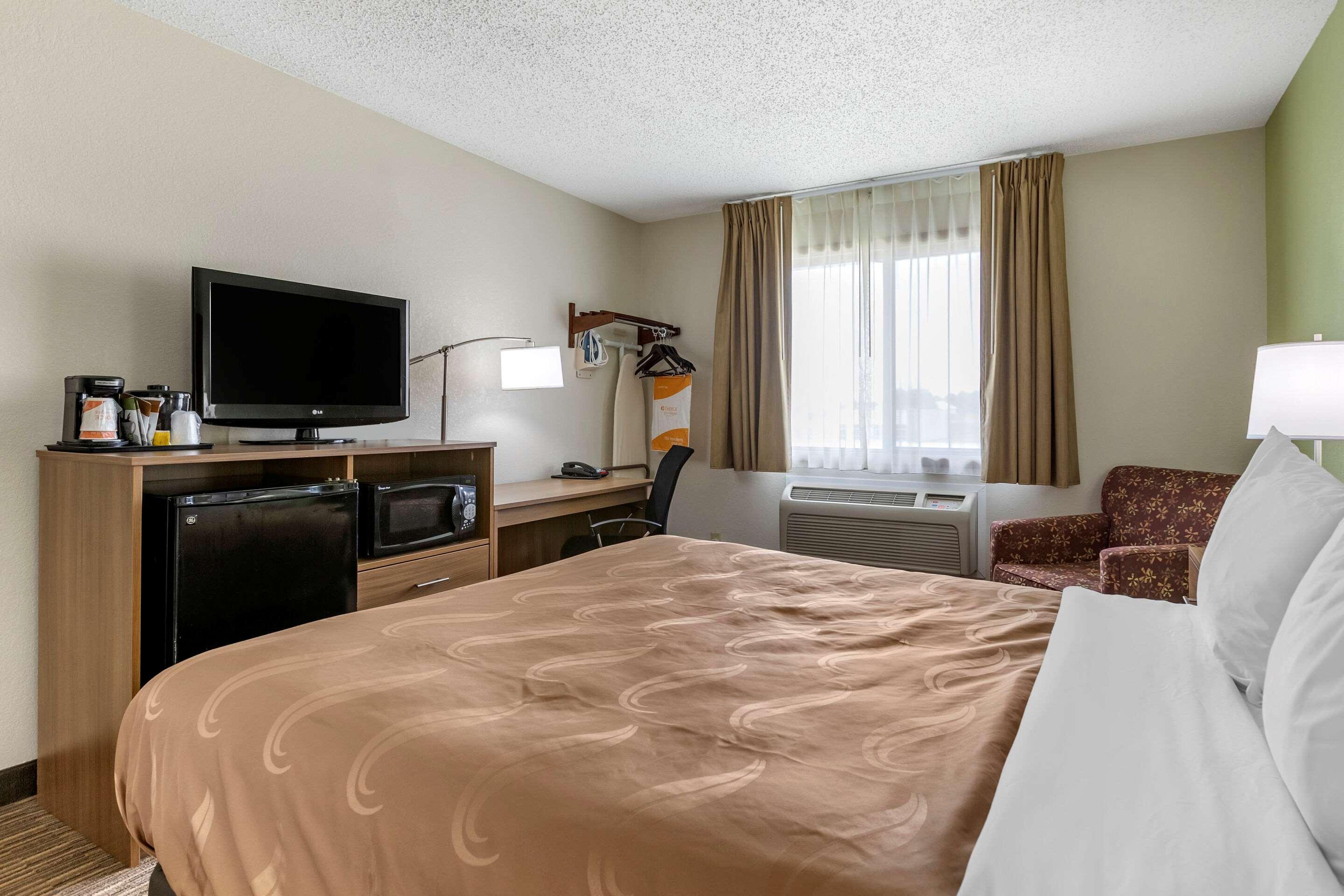 Super 8 Creston - photo 20