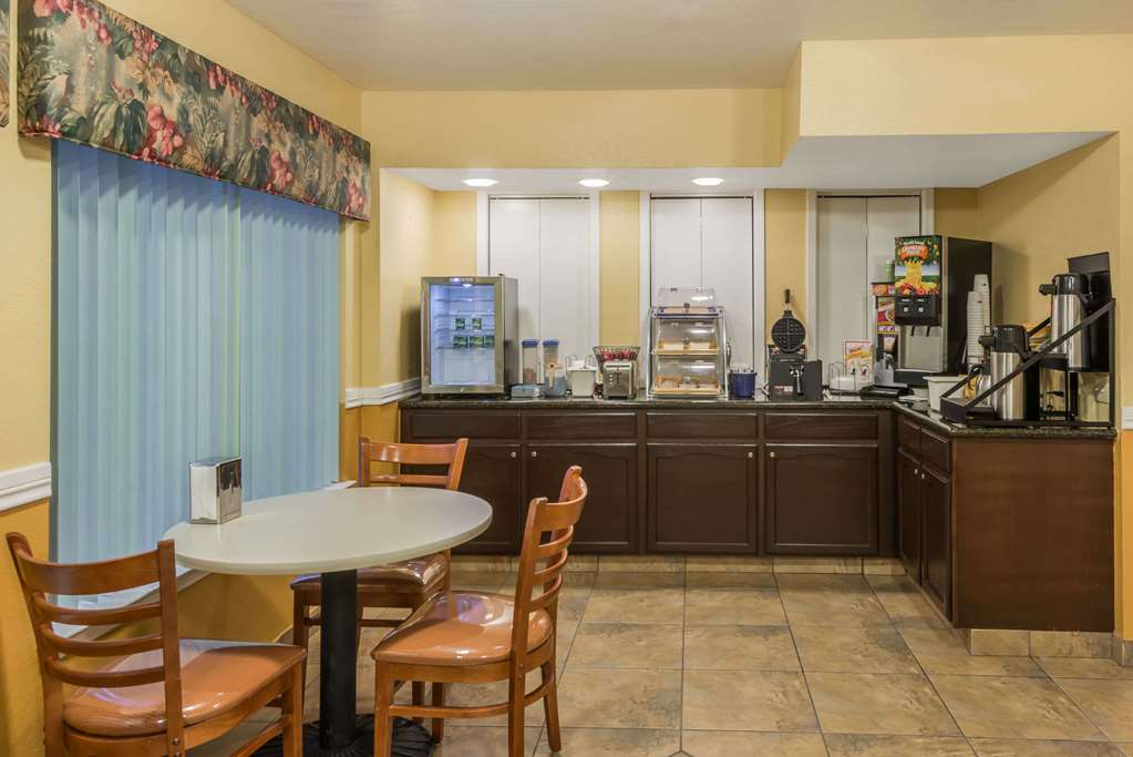 Days Inn by Wyndham San Antonio Southeast Frost Bank Center - photo 13