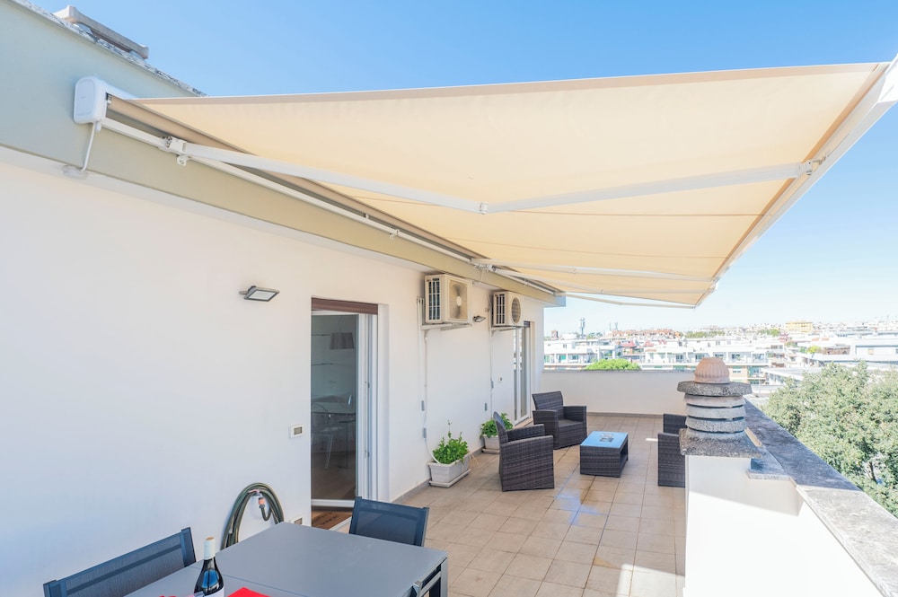 Caffarella Park Terraced 2Br Apartment — 4-Star Luxury Hotel in Rome, Italy