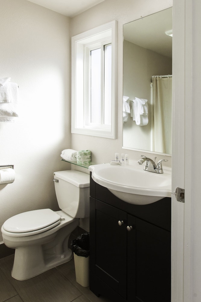 Tri Valley Inn and Suites Pleasanton - photo 40