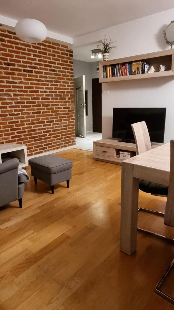 Komfortowe Rodzinne Mieszkanie Z Balkonem I Miejscem Parkingowym Łodz Centrum in Lodz, Poland