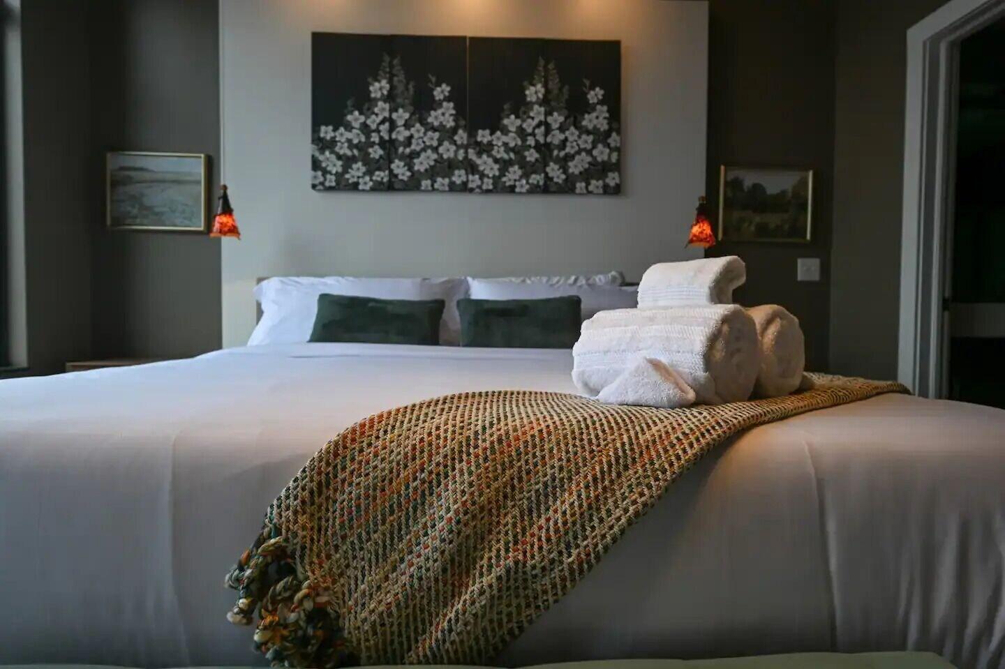 Luxury Condo in Akron Northside District — 4-Star Luxury Hotel in Akron, United States