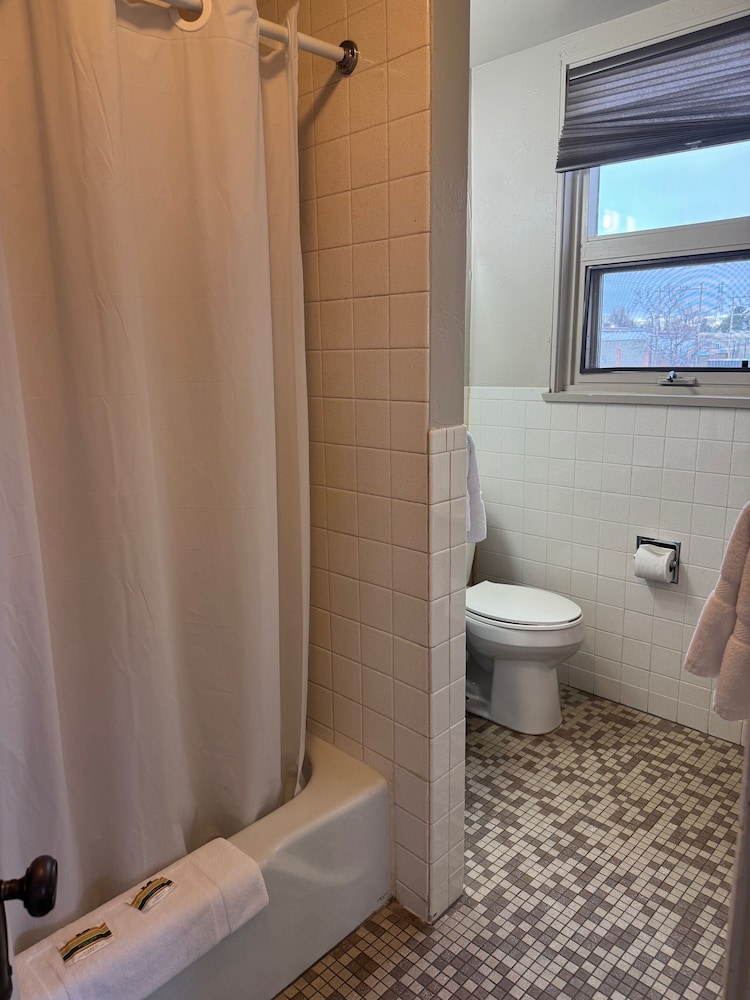 Hotel LaBonte - photo 31