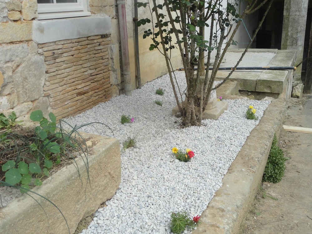 Eco Logis de Chantegrolle — hotel in Champagne-Mouton