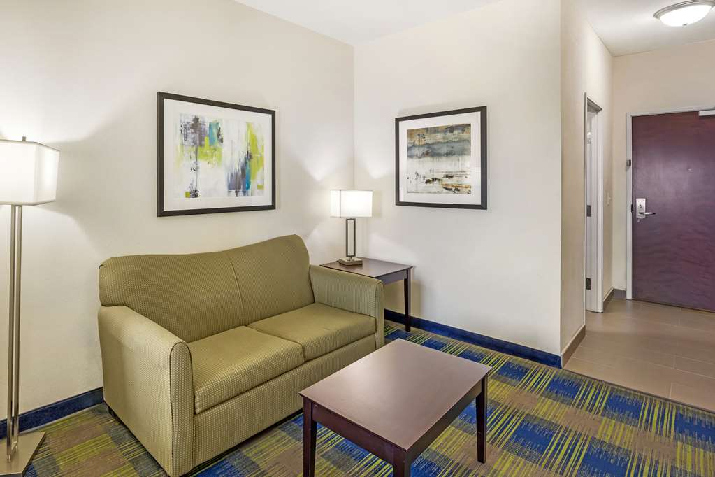 Best Western Plus Pratt - photo 26