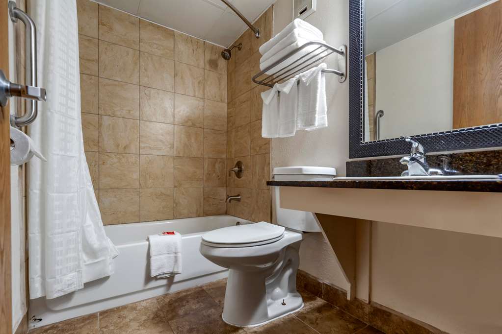 Econo Lodge Hays I 70 - photo 20