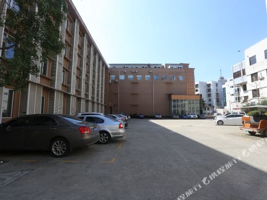 Huayuan Hotel — hotel in Kaijiang