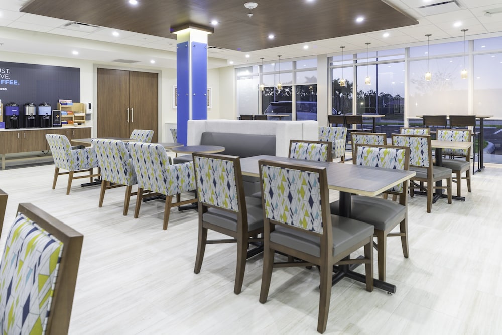 Holiday Inn Express & Suites Fort Myers Airport by IHG - photo 38