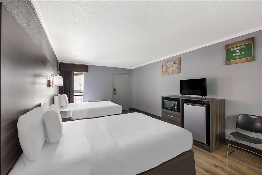 Econo Lodge Austin North near The Domain - photo 14