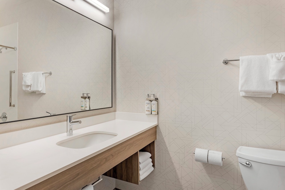 Holiday Inn Express & Suites Astoria by IHG - photo 36