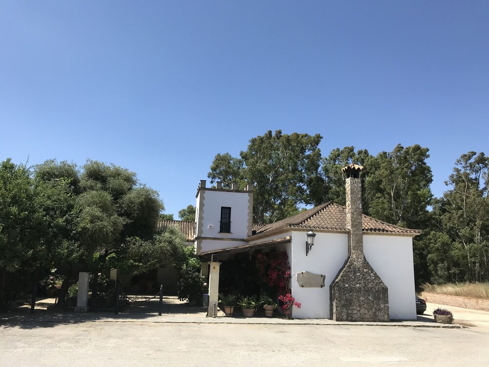 Cortijo Los Monteros - carbon neutral hotel in Medina Sidonia