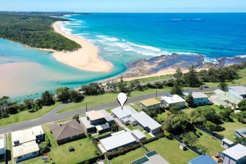 SurfBreak on Seaside in Burrill Lake, Australia